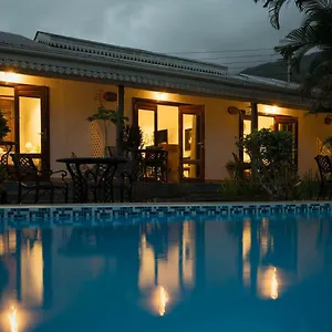 4* Hotel D'anse Boileau & Restaurant Chez Plume